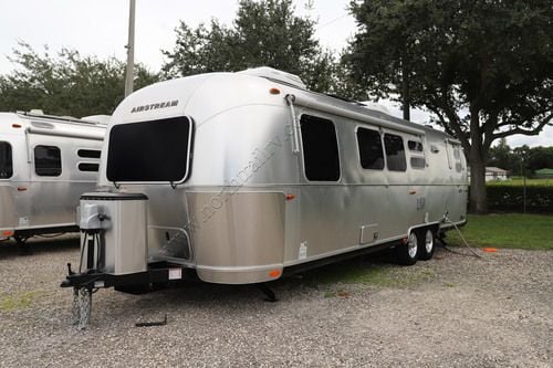 2017 Airstream Flying Cloud 30B