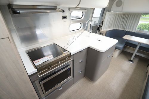 2022 Airstream Globetrotter 27FBQ Travel Trailer