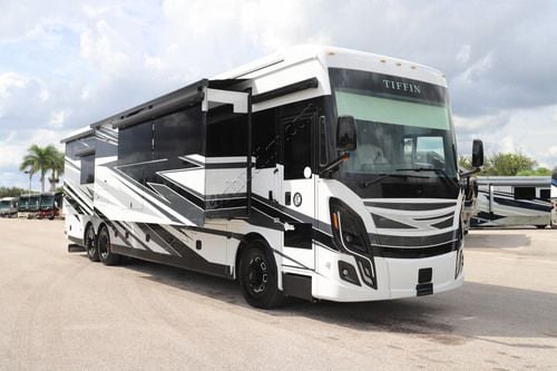 2027 Tiffin Motor Homes Zephyr 45PZ