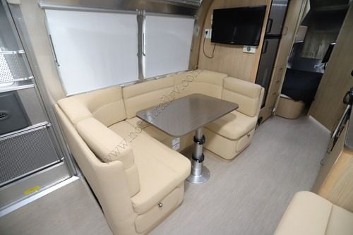 2017 Airstream Flying Cloud 30B