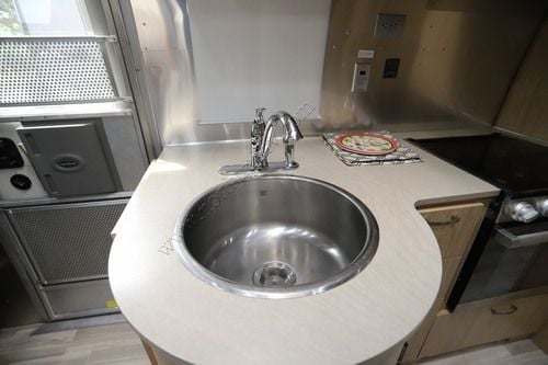 2019 Airstream Flying Cloud 25RBT