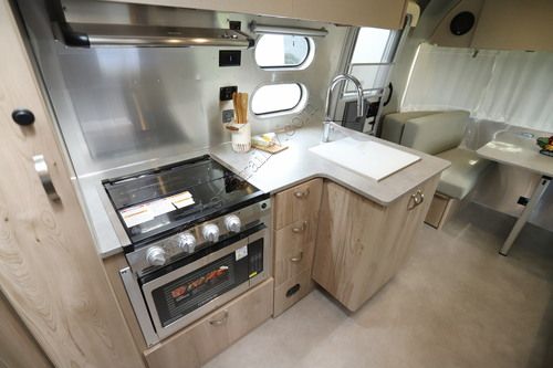 2027 Airstream Flying Cloud 25FB