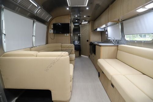 2017 Airstream Flying Cloud 30B