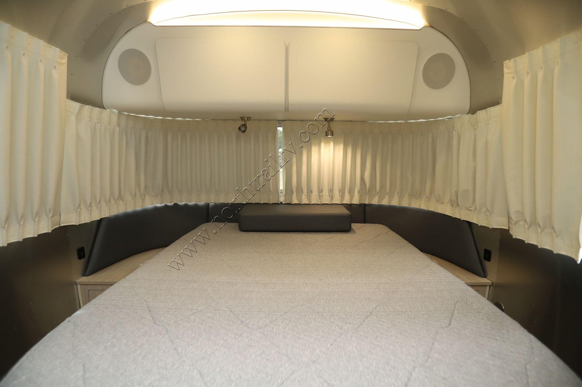 Used 2022 Airstream Globetrotter 27FBQ Travel Trailer  For Sale