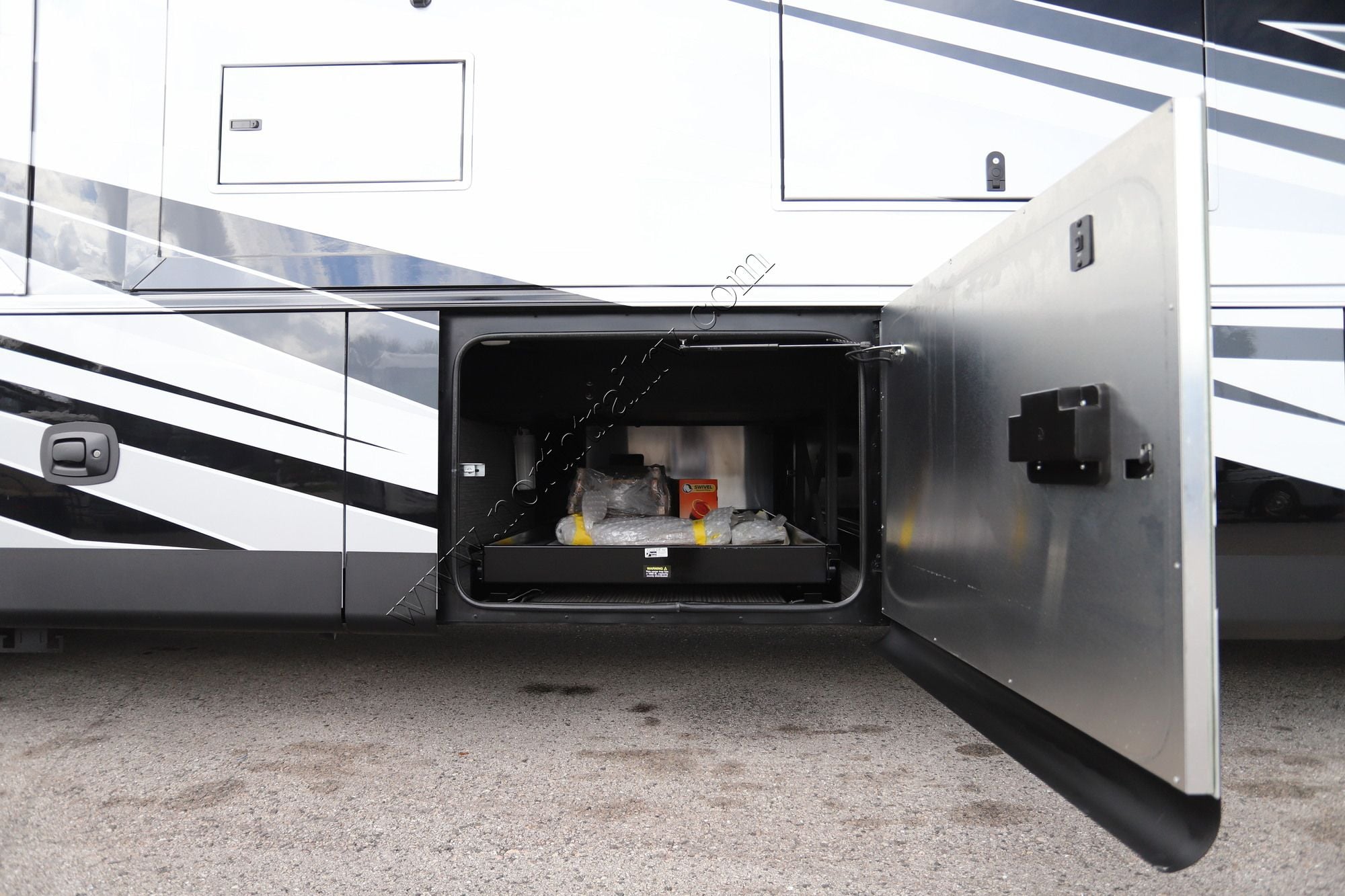 New 2027 Tiffin Motor Homes Zephyr 45PZ Class A  For Sale