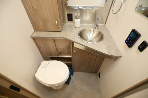 2027 Airstream Flying Cloud 25FB