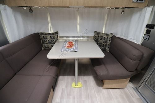 2019 Airstream Flying Cloud 25RBT
