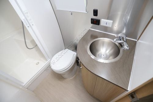 2017 Airstream Flying Cloud 30B