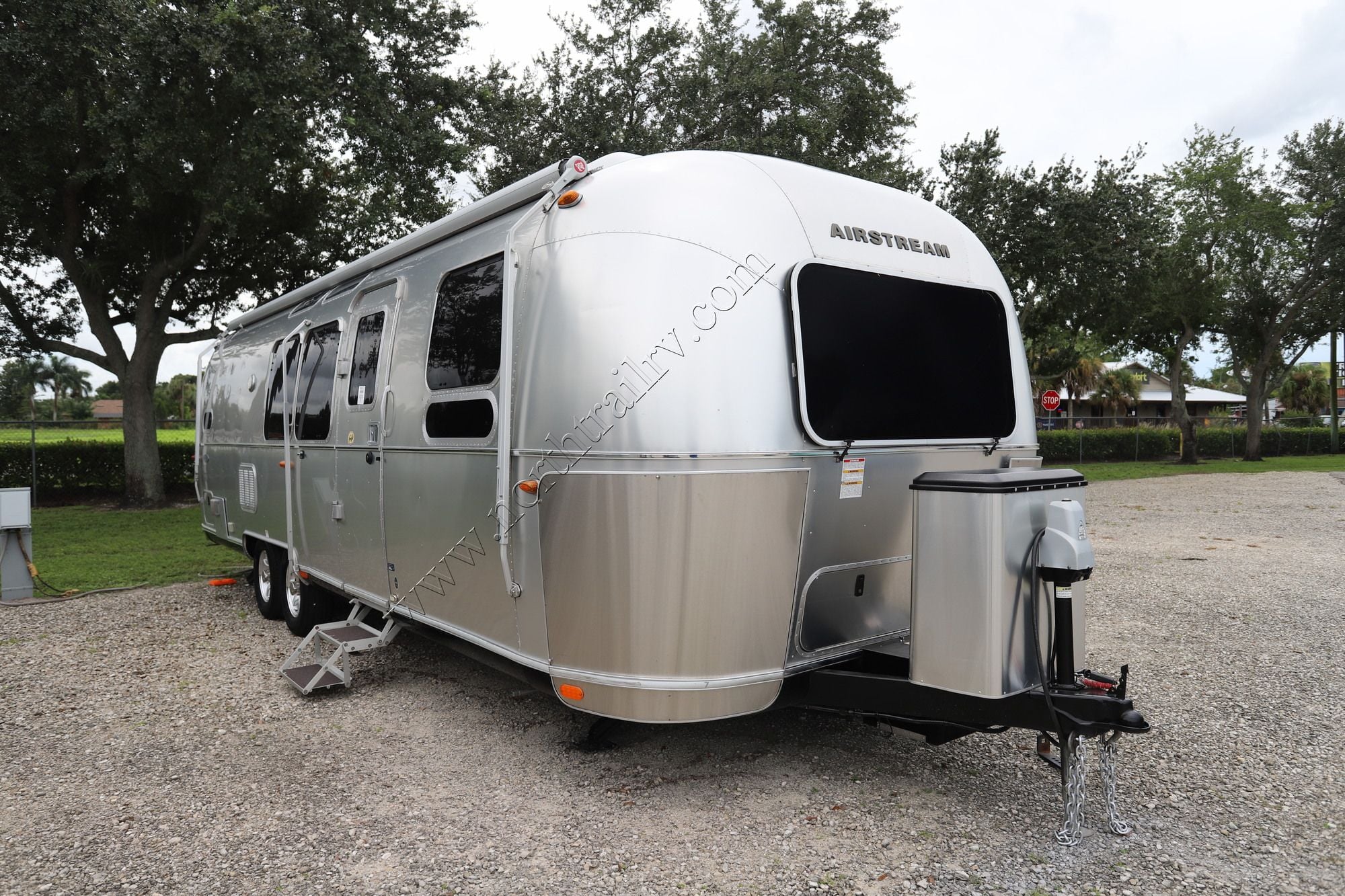 2017 Airstream Flying Cloud 30B Travel Trailer Used For Sale