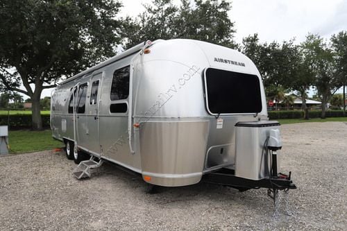 2017 Airstream Flying Cloud 30B