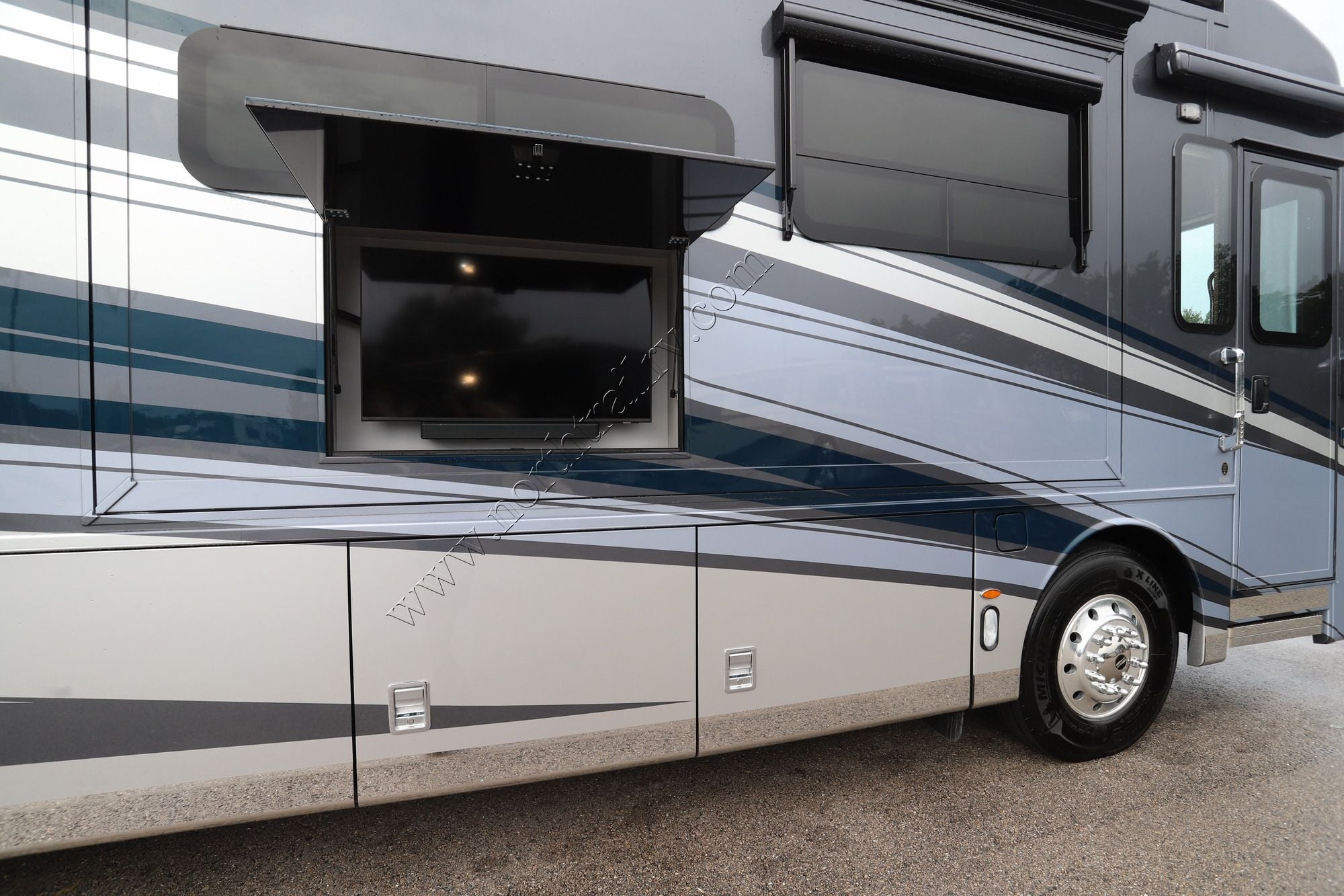Used 2026 Newmar Dutch Star 4081 Class A  For Sale