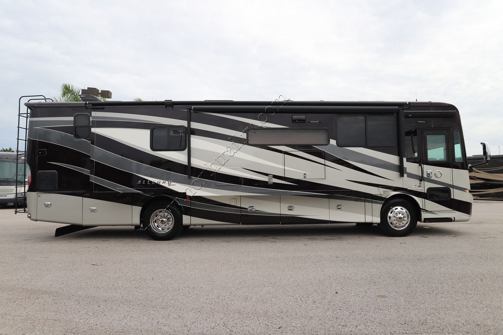 Used 2019 Tiffin Motor Homes Allegro Red 37BA Class A  For Sale