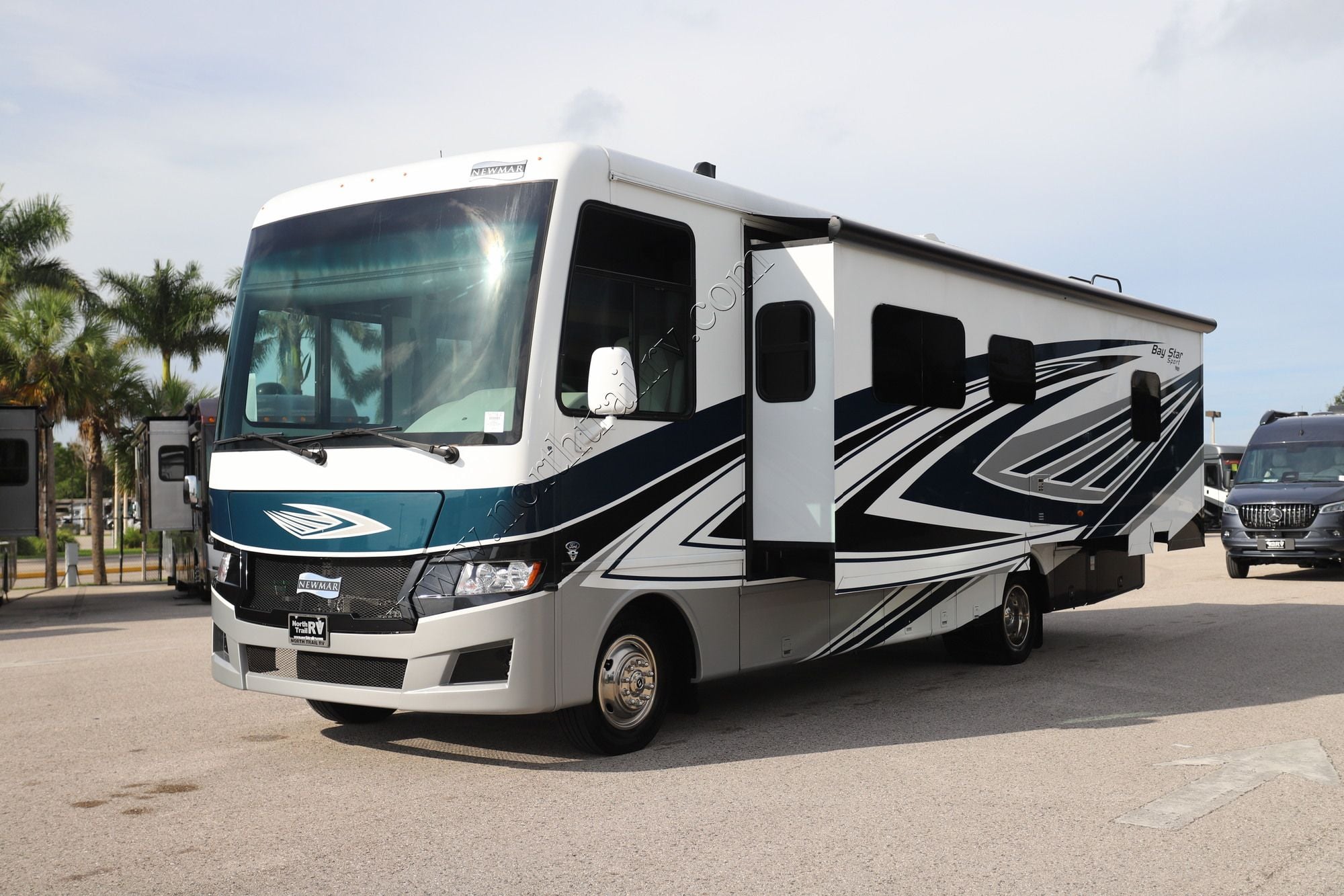 Used 2025 Newmar Bay Star Sport 3014 Class A  For Sale