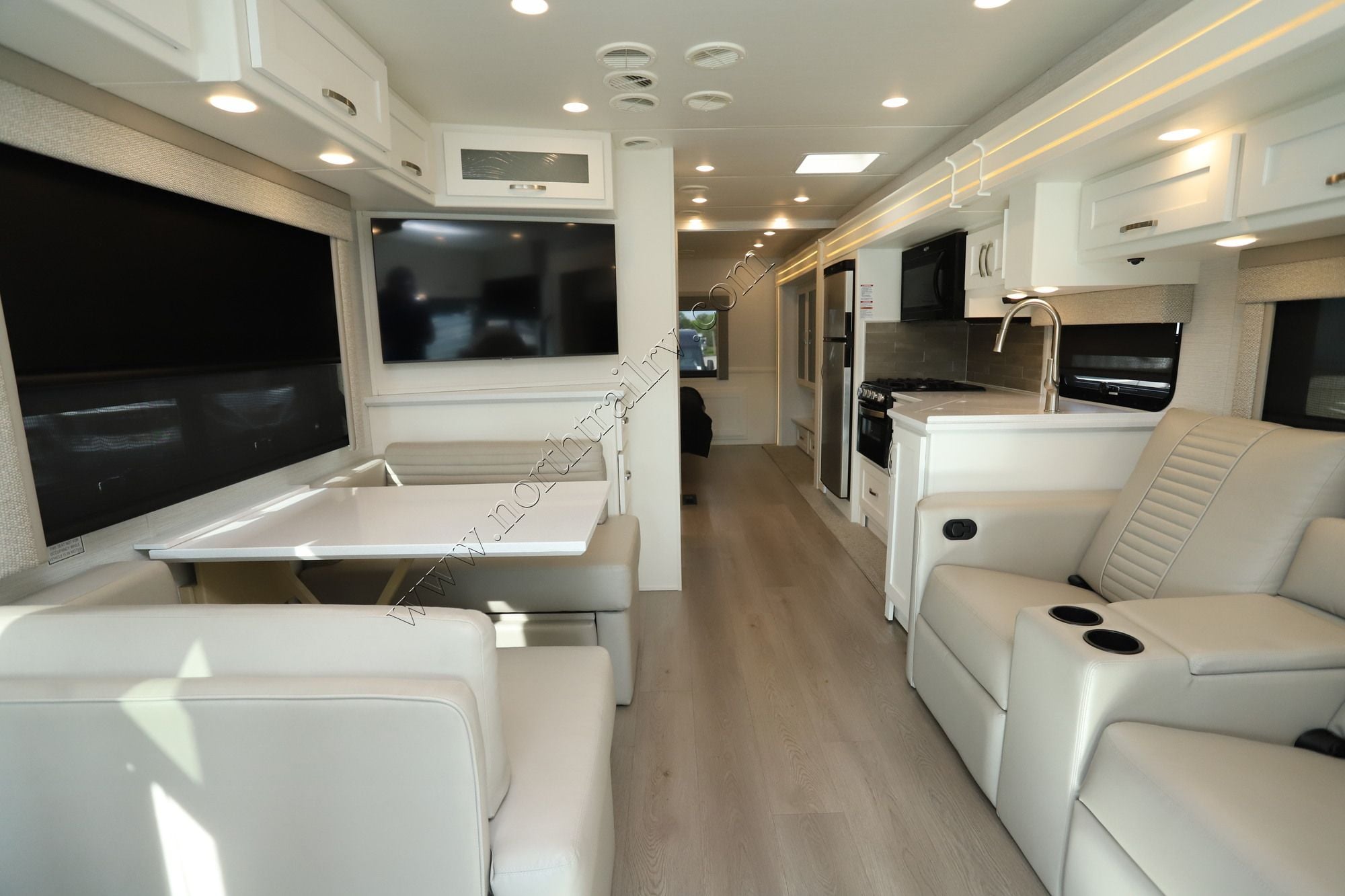 Used 2025 Newmar Bay Star Sport 3014 Class A  For Sale