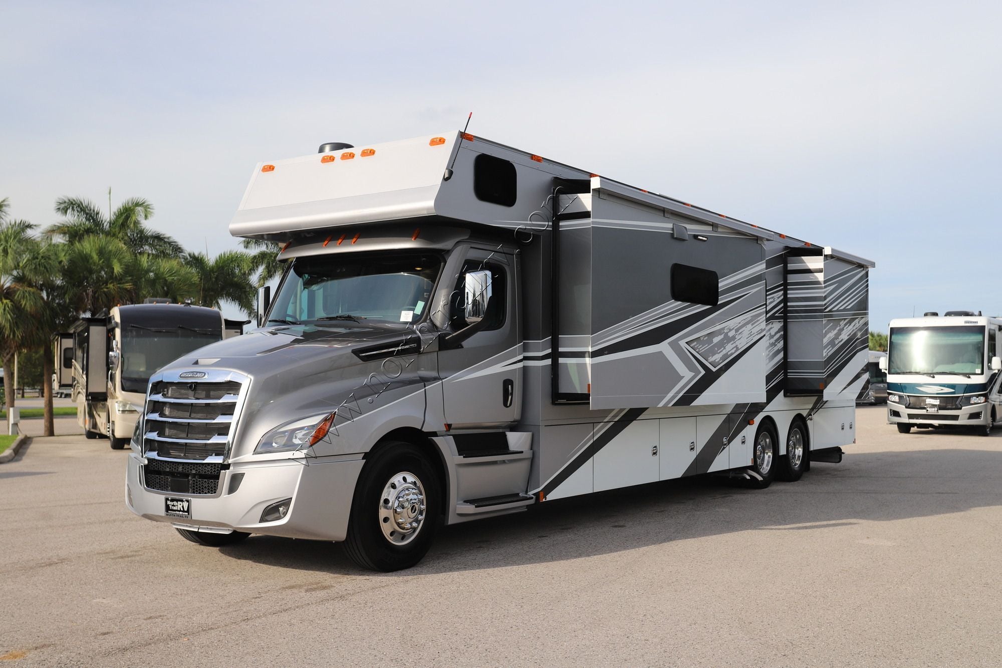 New 2027 Renegade Rv Classic 43CMD Super C  For Sale