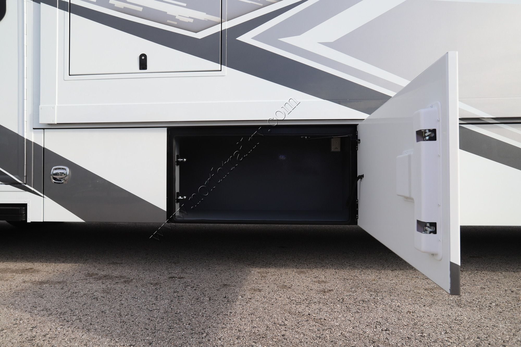 New 2027 Renegade Rv Classic 43CMD Super C  For Sale