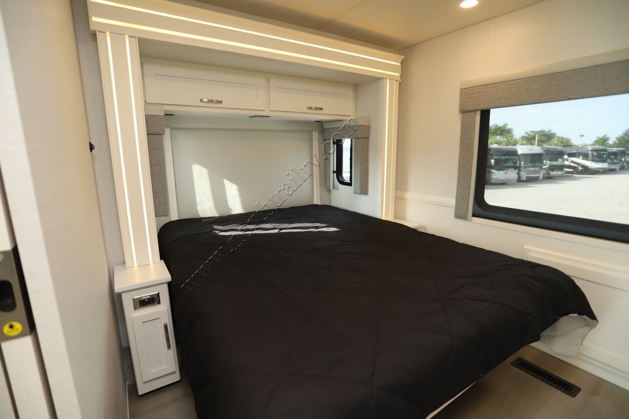 Used 2025 Newmar Bay Star Sport 3014 Class A  For Sale