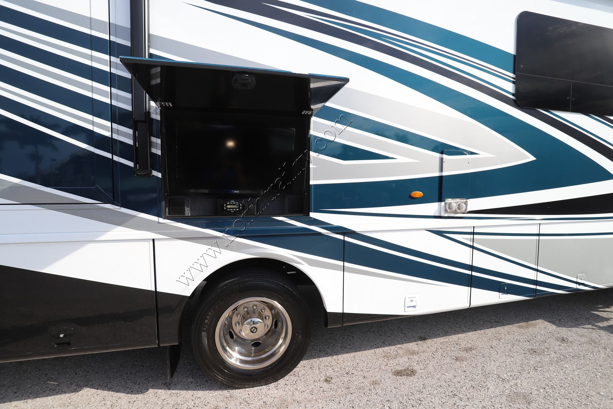 Used 2025 Newmar Bay Star Sport 3014 Class A  For Sale