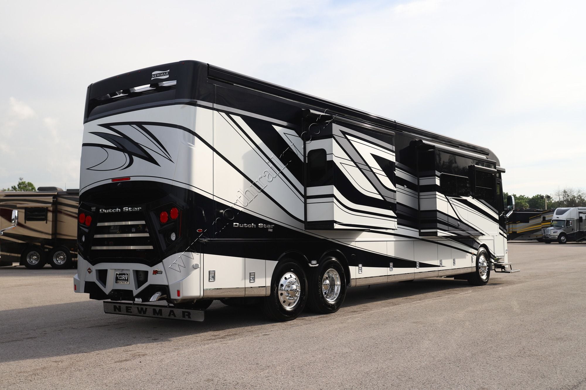 Used 2026 Newmar Dutch Star 4325 Class A  For Sale