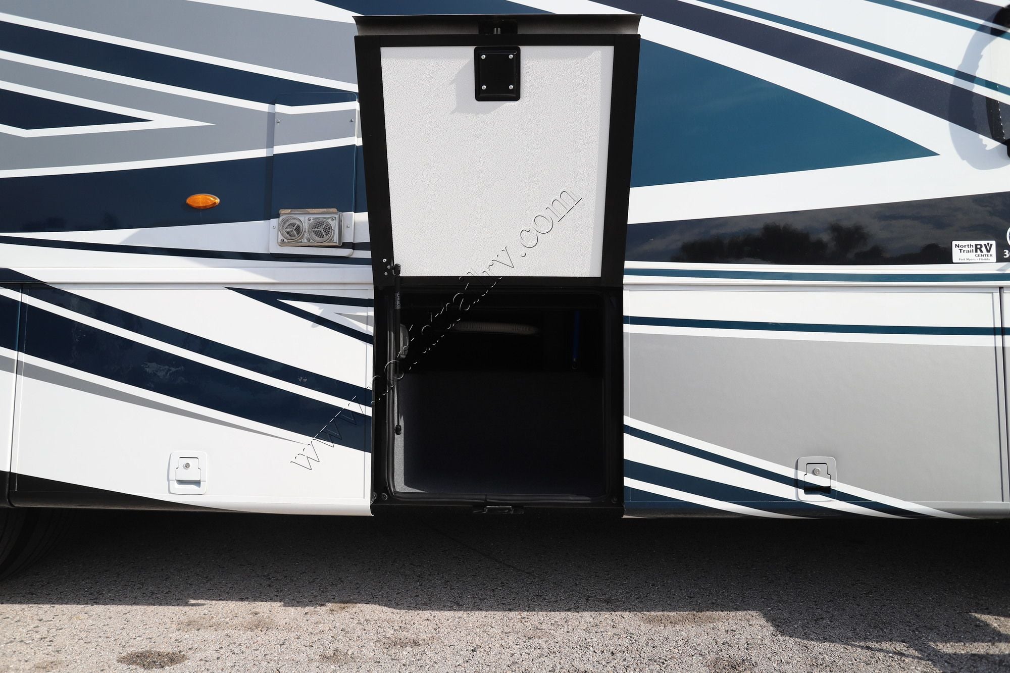 Used 2025 Newmar Bay Star Sport 3014 Class A  For Sale