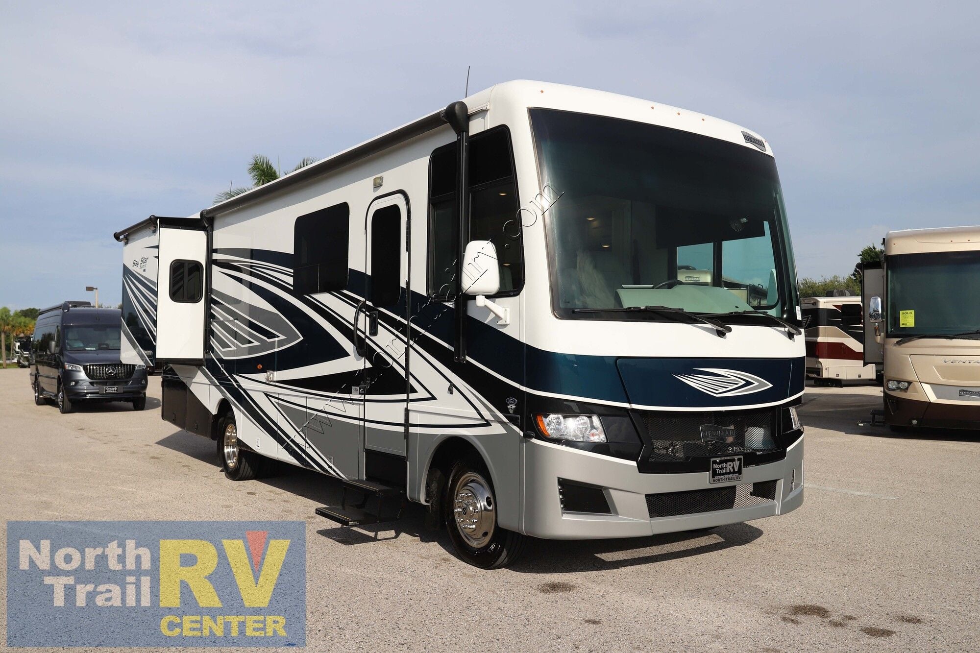 Used 2025 Newmar Bay Star Sport 3014 Class A  For Sale