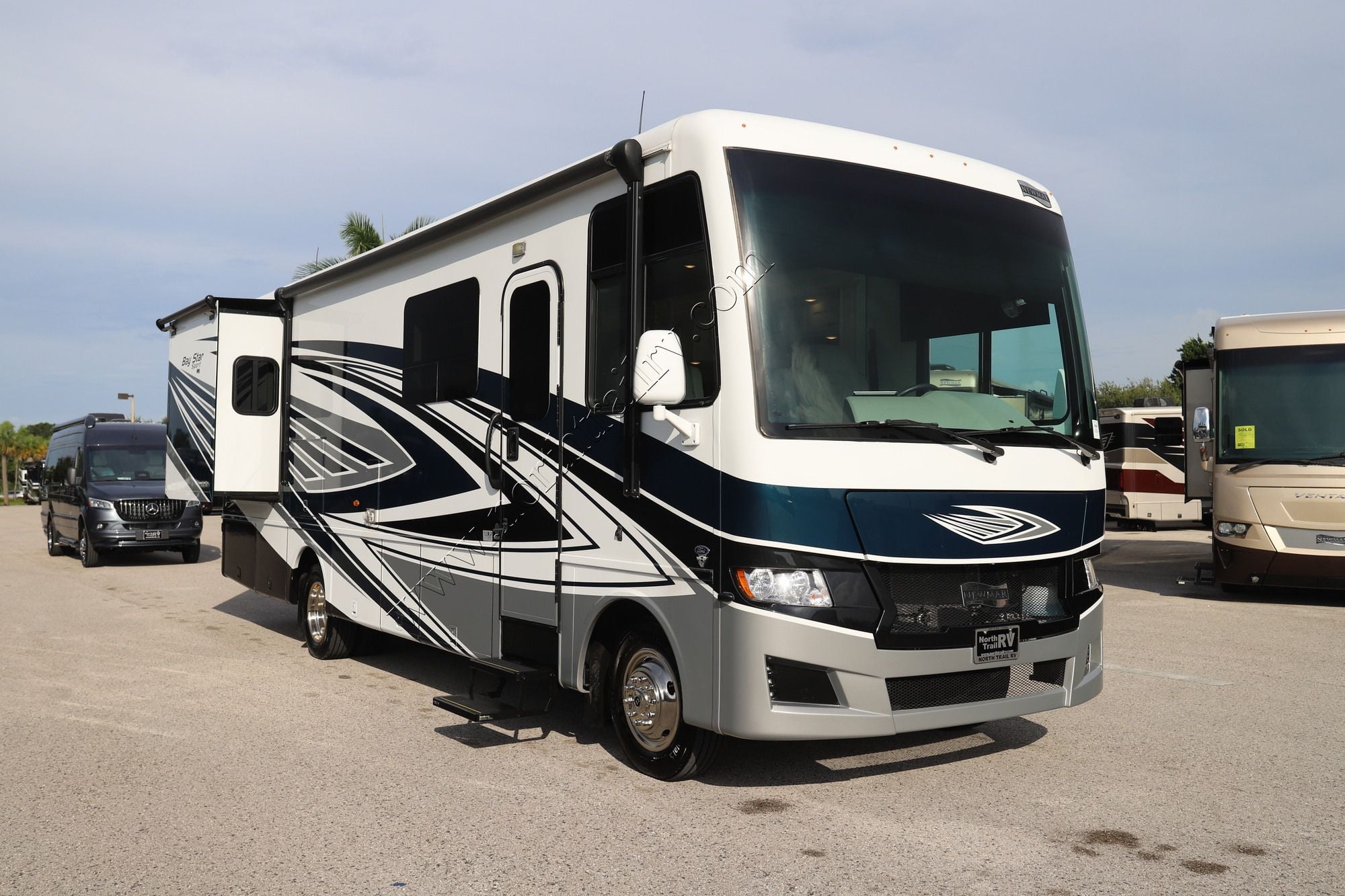 Used 2025 Newmar Bay Star Sport 3014 Class A  For Sale