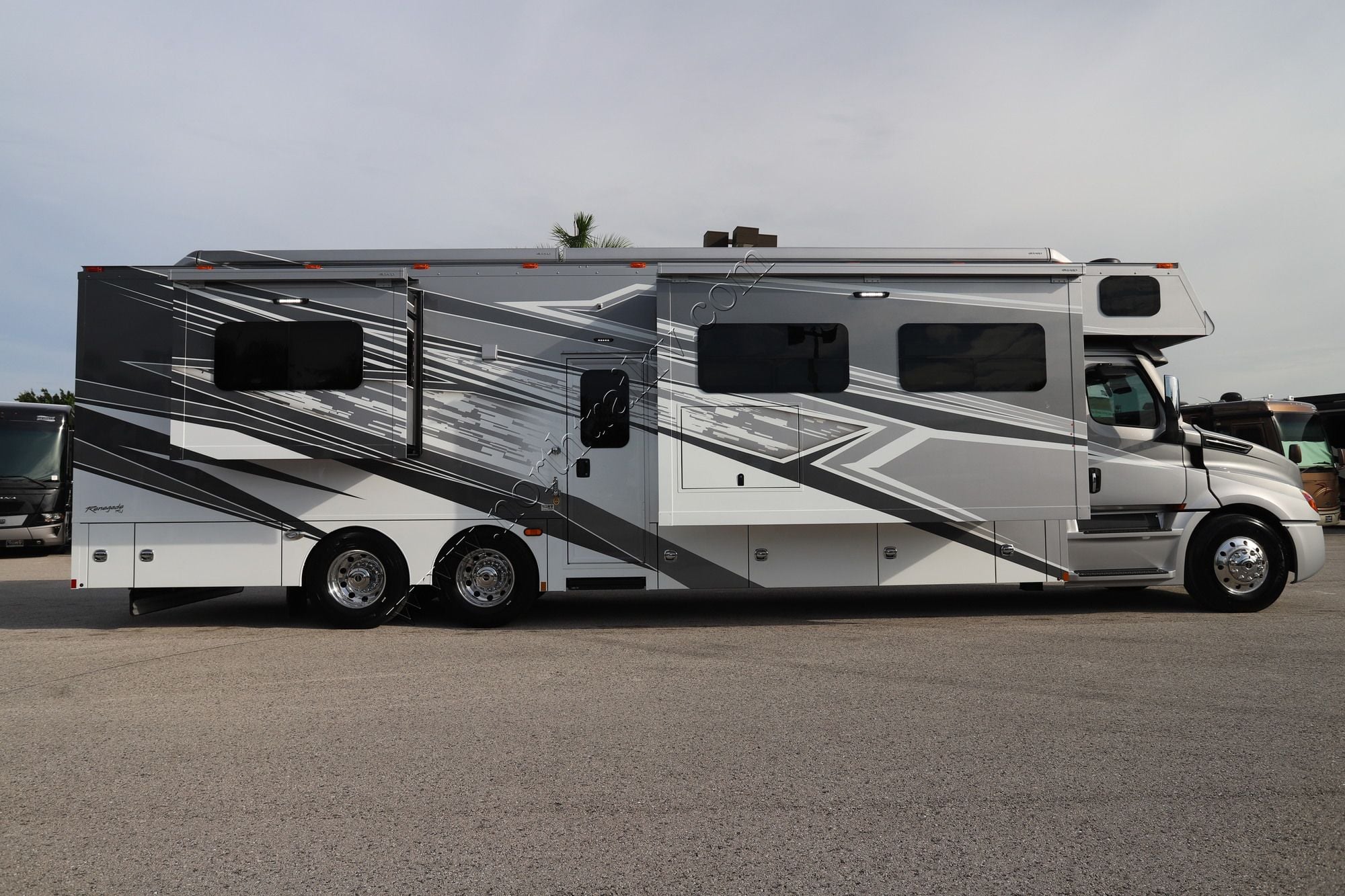 New 2027 Renegade Rv Classic 43CMD Super C  For Sale