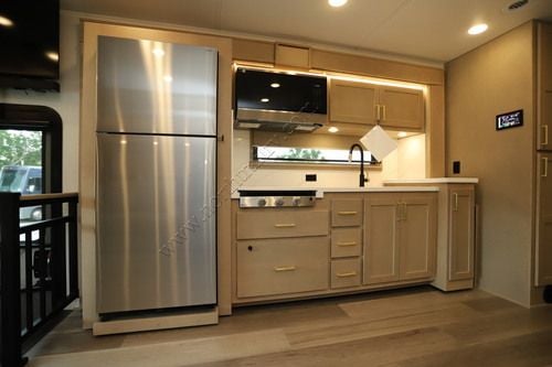 2027 Renegade Rv Valencia 39BB