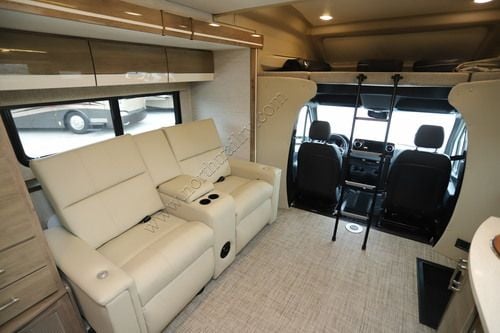 2021 Entegra Qwest 24L