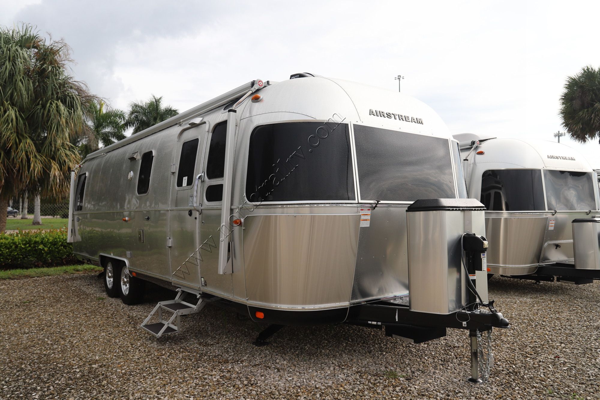 2020 Airstream Classic 30 RBQ Travel Trailer Used For Sale