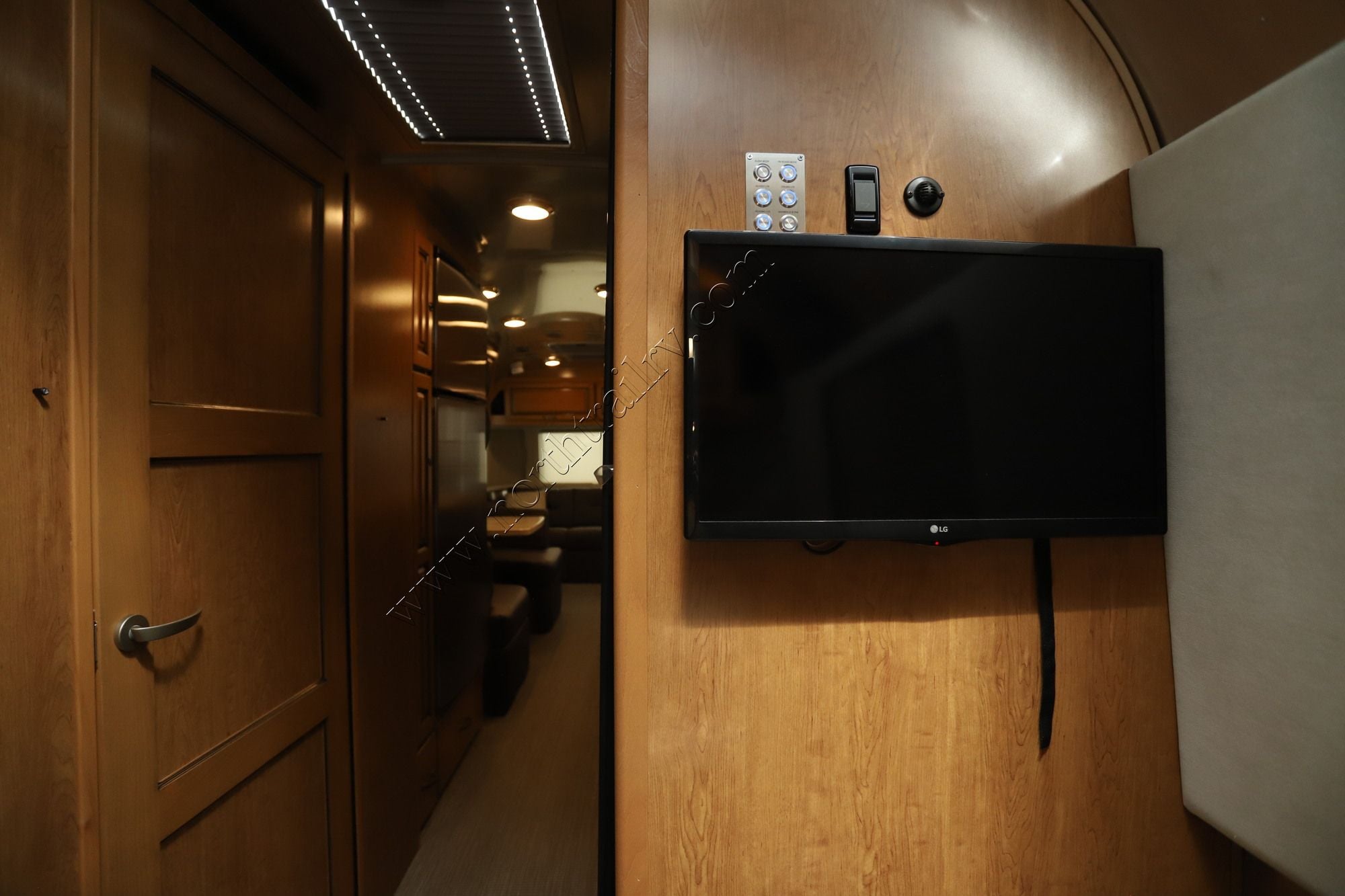 2020 Airstream Classic 30 RBQ Travel Trailer Used  For Sale