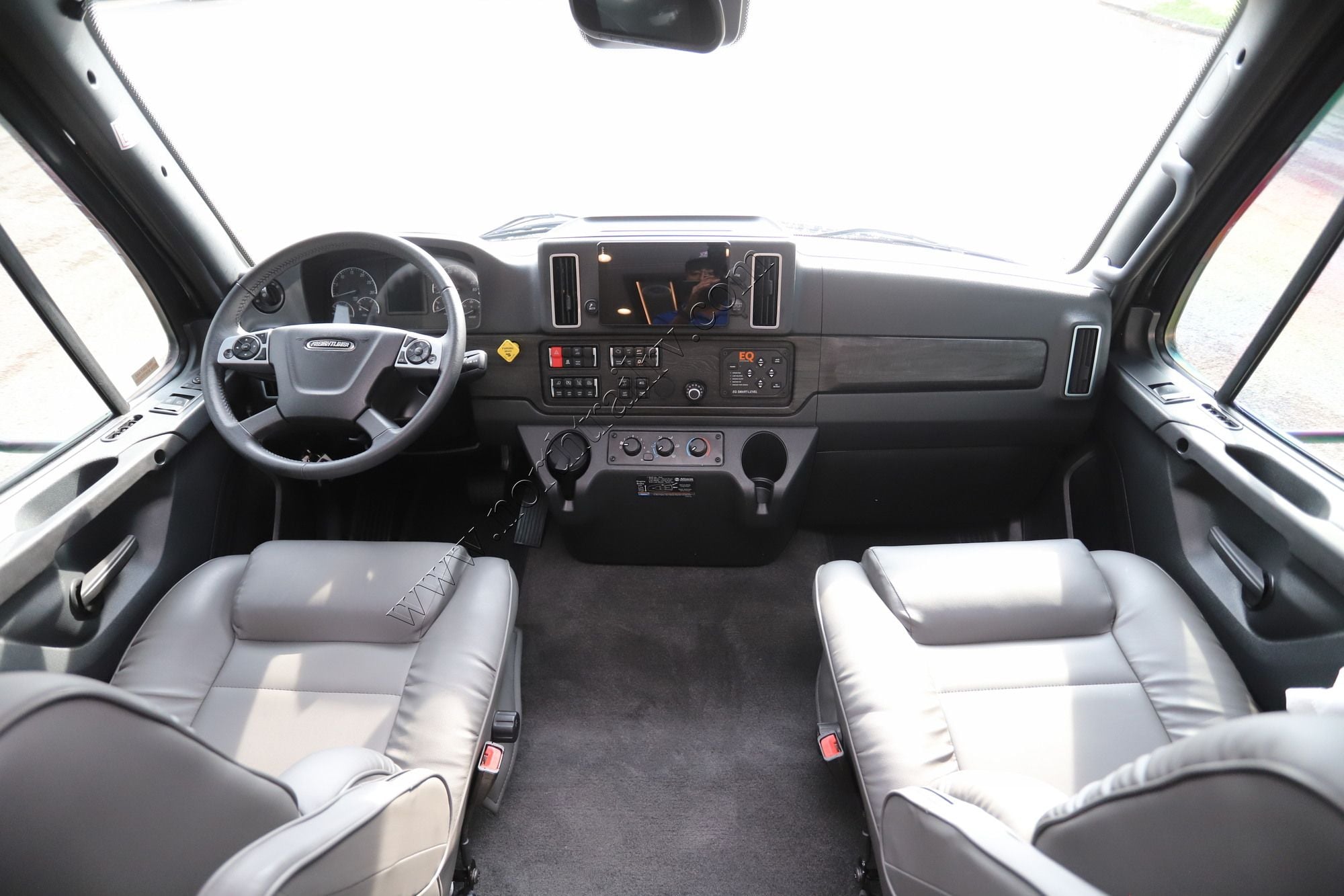 New 2027 Renegade Rv Verona Le 40LBH Super C  For Sale