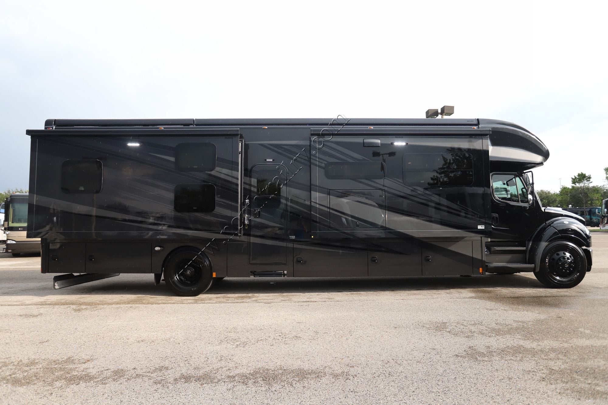 New 2027 Renegade Rv Verona Le 40LBH Super C  For Sale