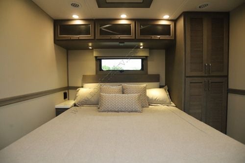 2027 Renegade Rv Verona Le 40LBH