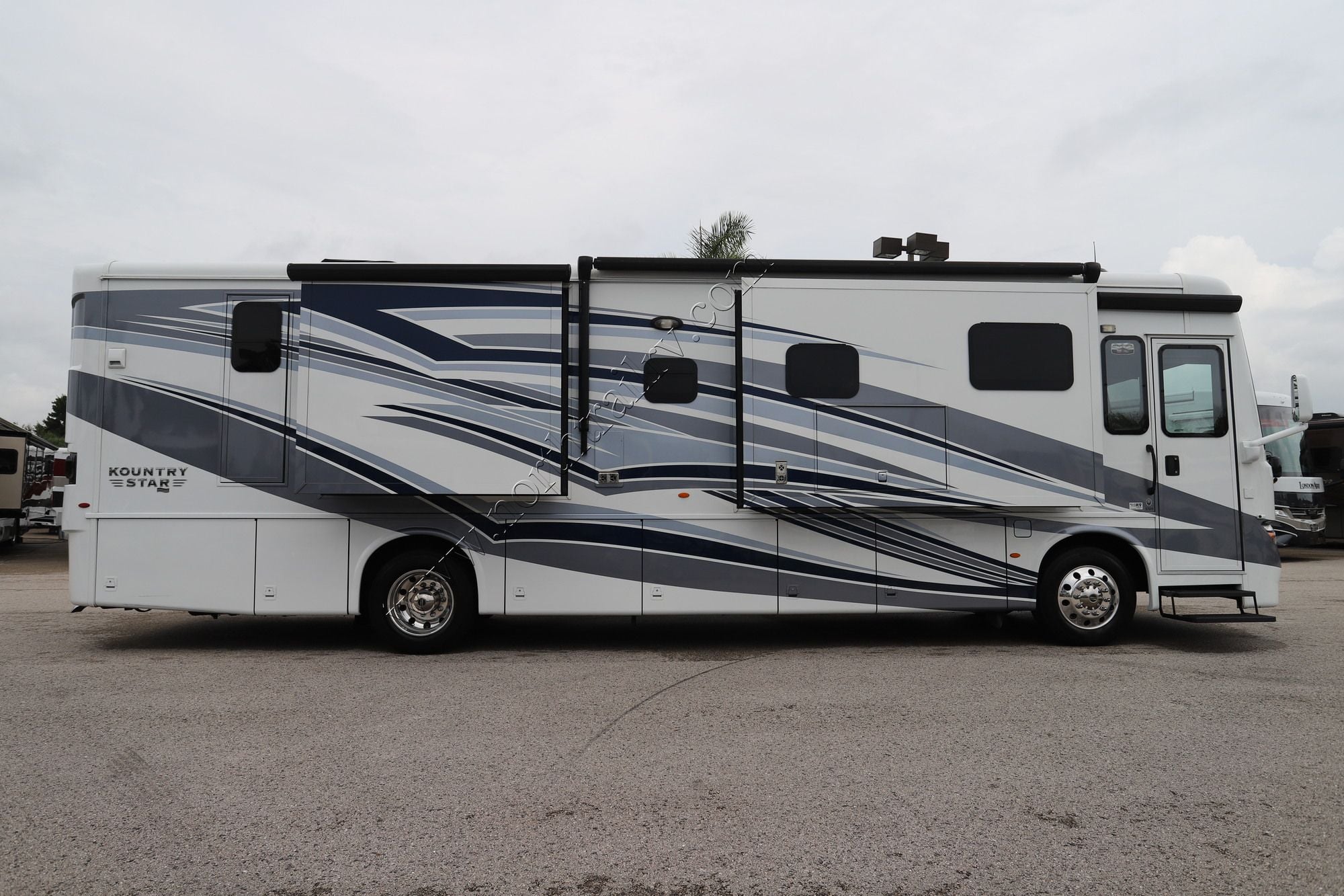 Used 2022 Newmar Kountry Star 3709 Class A  For Sale