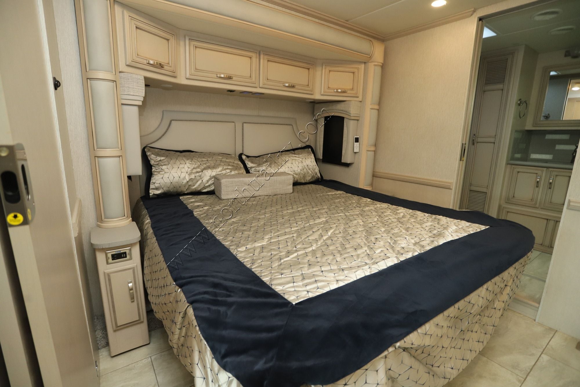 Used 2022 Newmar Kountry Star 3709 Class A  For Sale