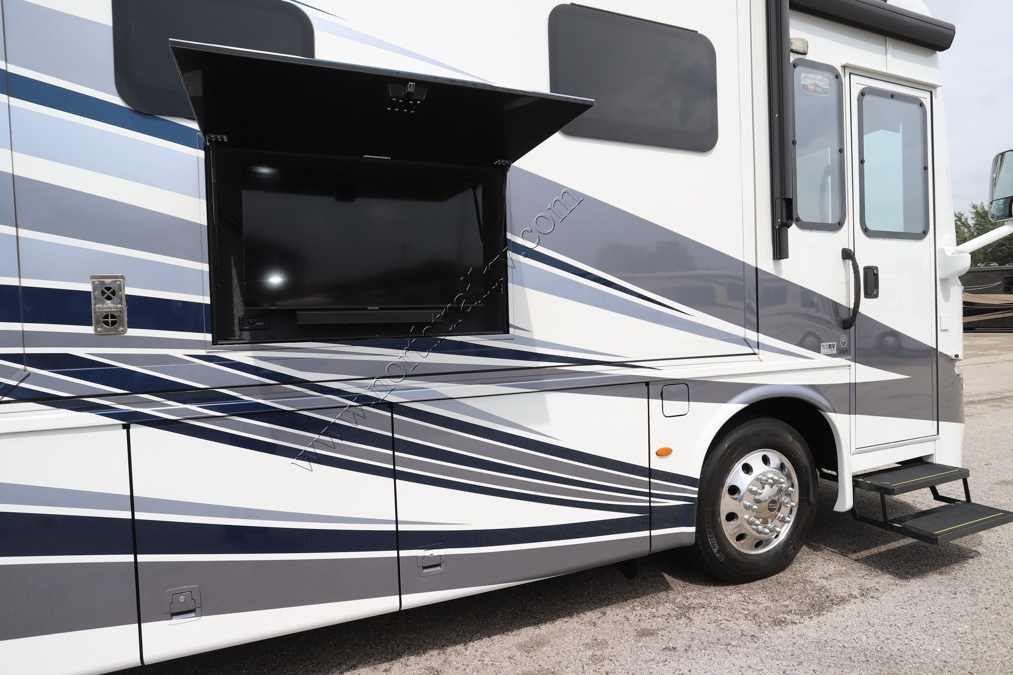 Used 2022 Newmar Kountry Star 3709 Class A  For Sale