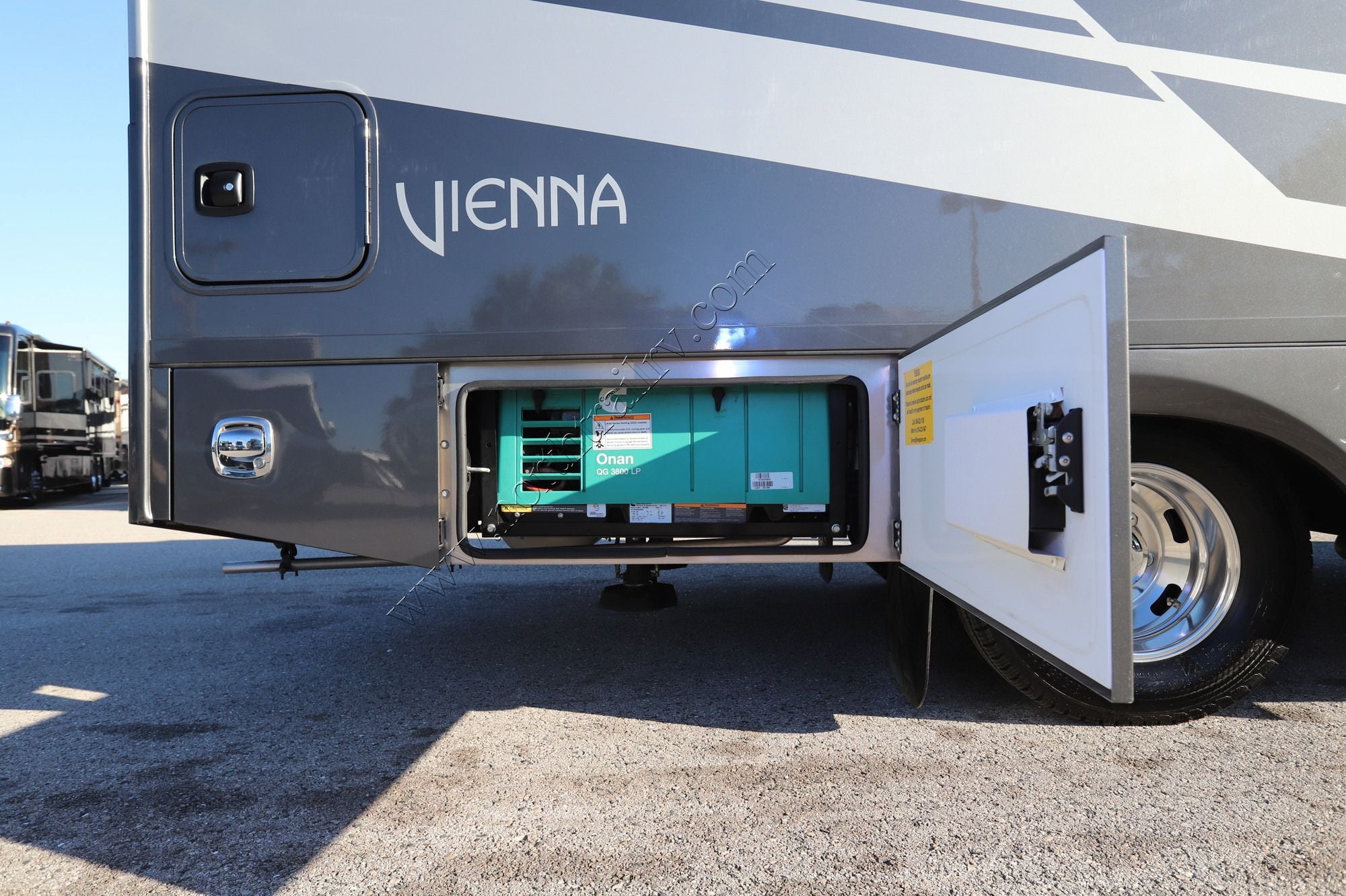 Used 2025 Renegade Rv Vienna 25TBC Class C  For Sale