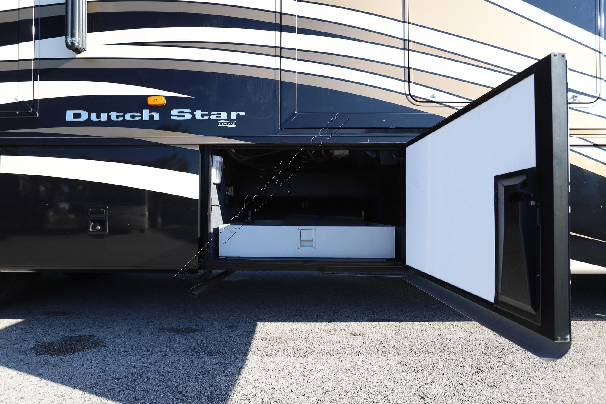 Used 2013 Newmar Dutch Star 4018 Class A  For Sale