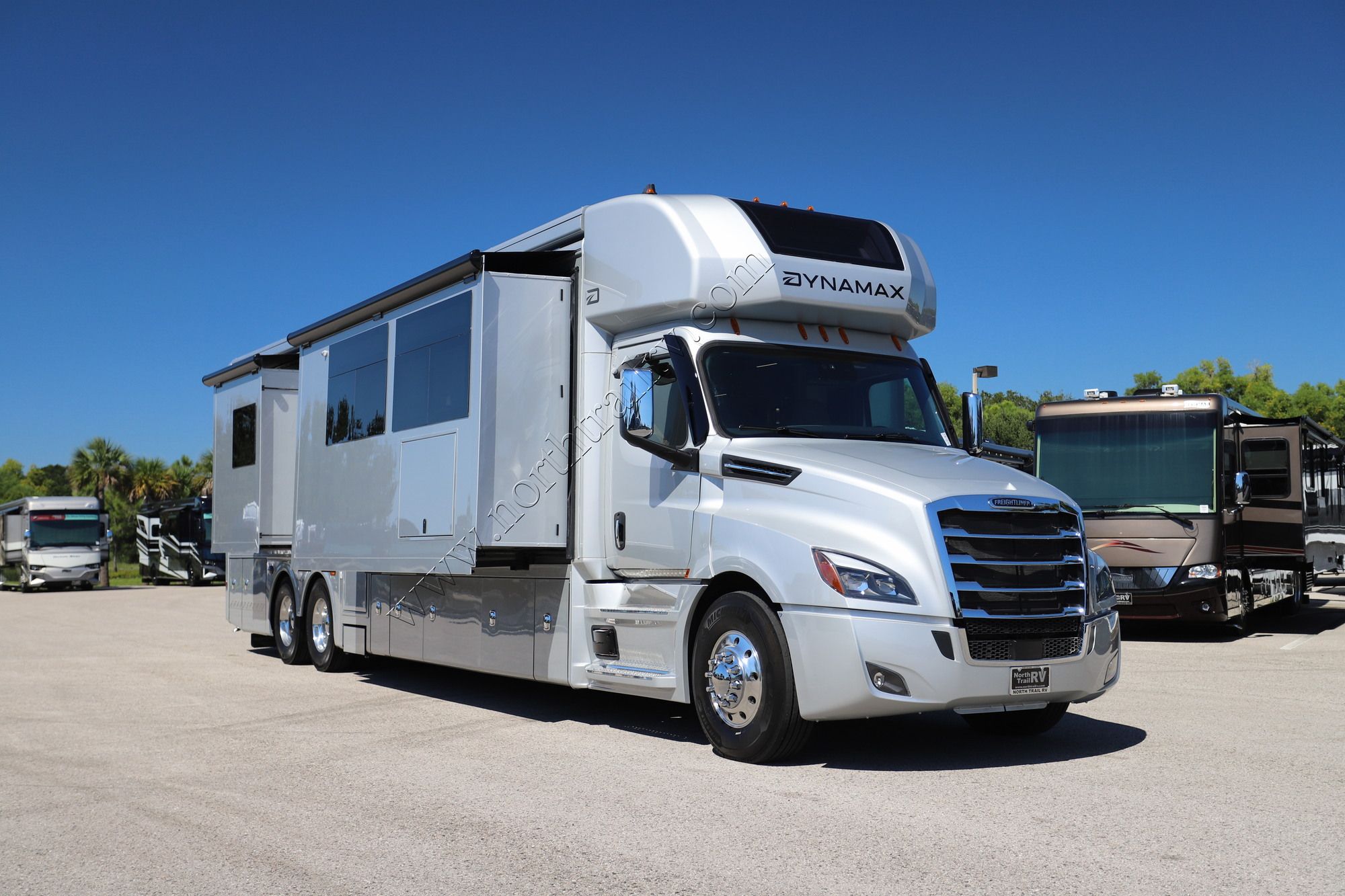 Used 2027 Dynamax Grand Sport 45CB Super C  For Sale