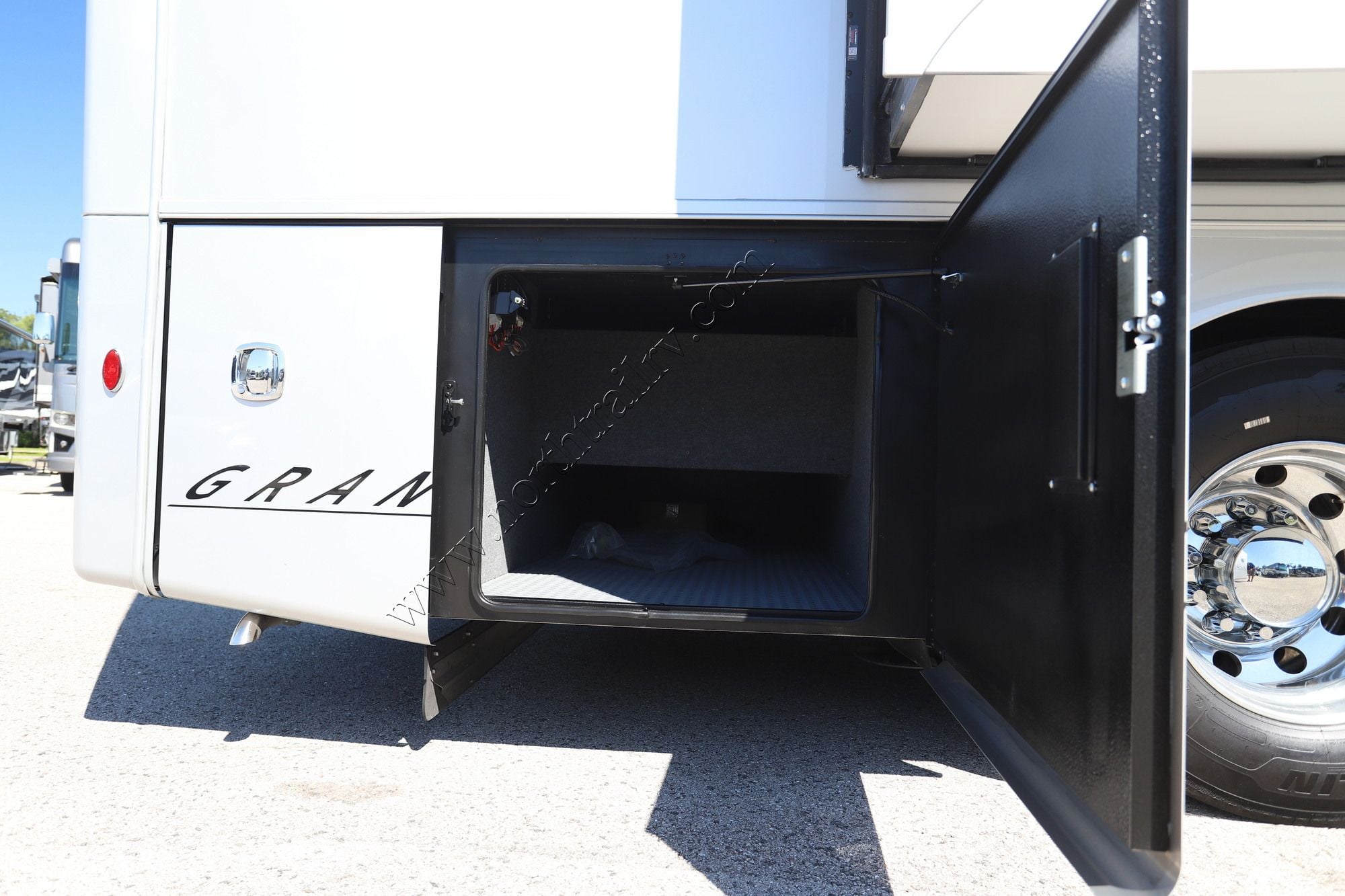 Used 2027 Dynamax Grand Sport 45CB Super C  For Sale