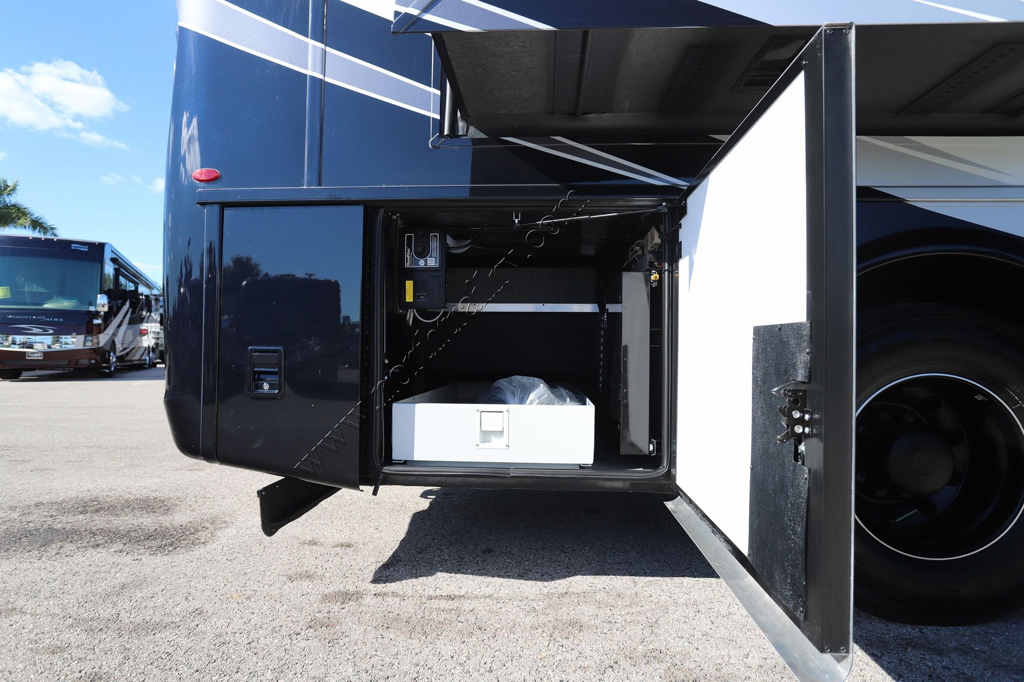 New 2027 Newmar Super Star 4140 Super C  For Sale