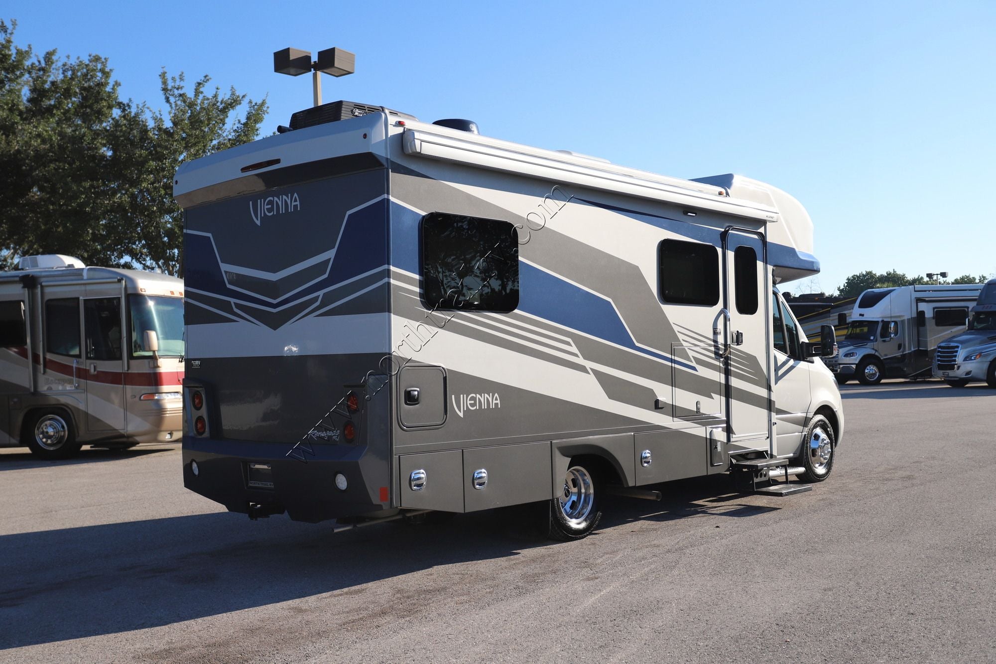 Used 2025 Renegade Rv Vienna 25TBC Class C  For Sale