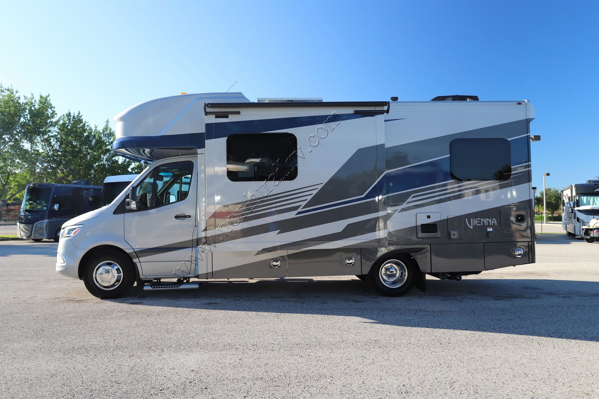 Used 2025 Renegade Rv Vienna 25TBC Class C  For Sale