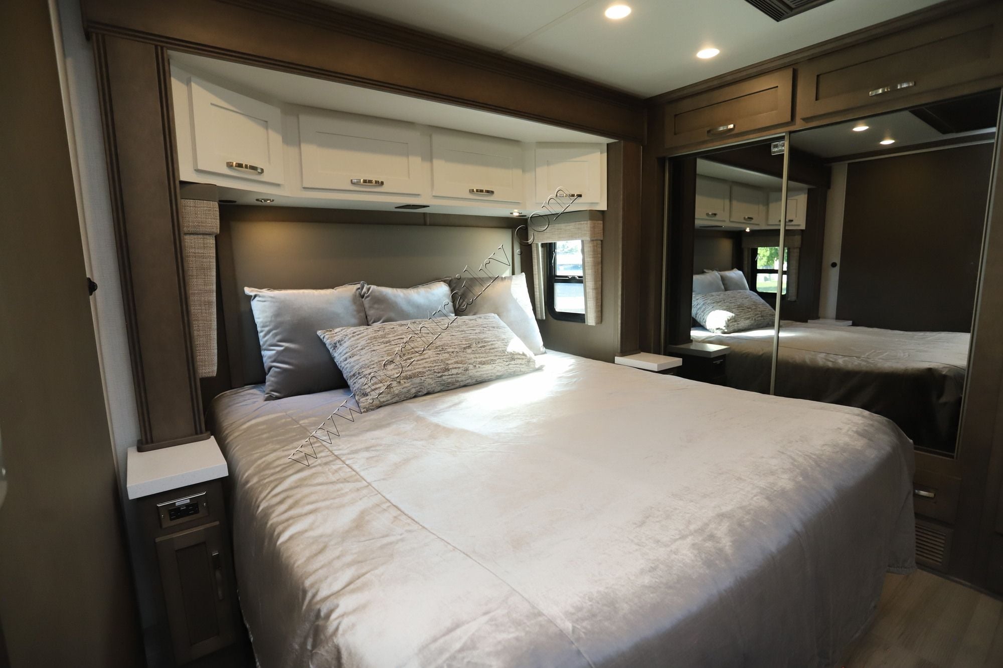 New 2027 Newmar Super Star 4140 Super C  For Sale