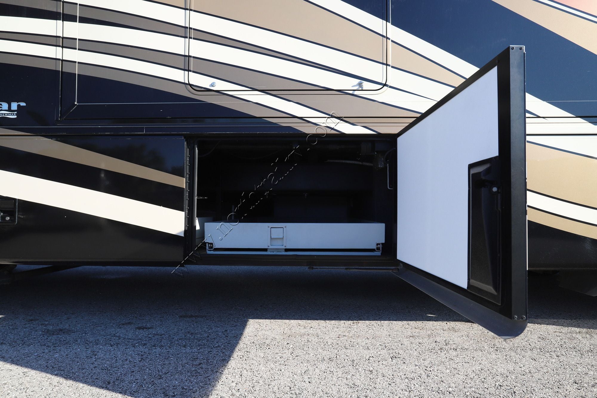 Used 2013 Newmar Dutch Star 4018 Class A  For Sale