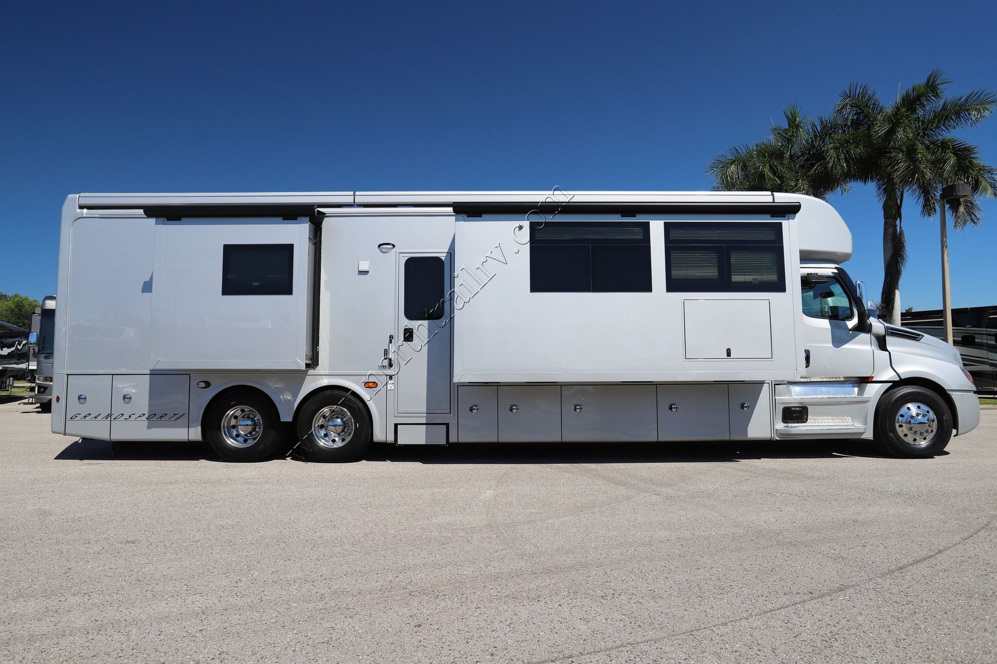 Used 2027 Dynamax Grand Sport 45CB Super C  For Sale