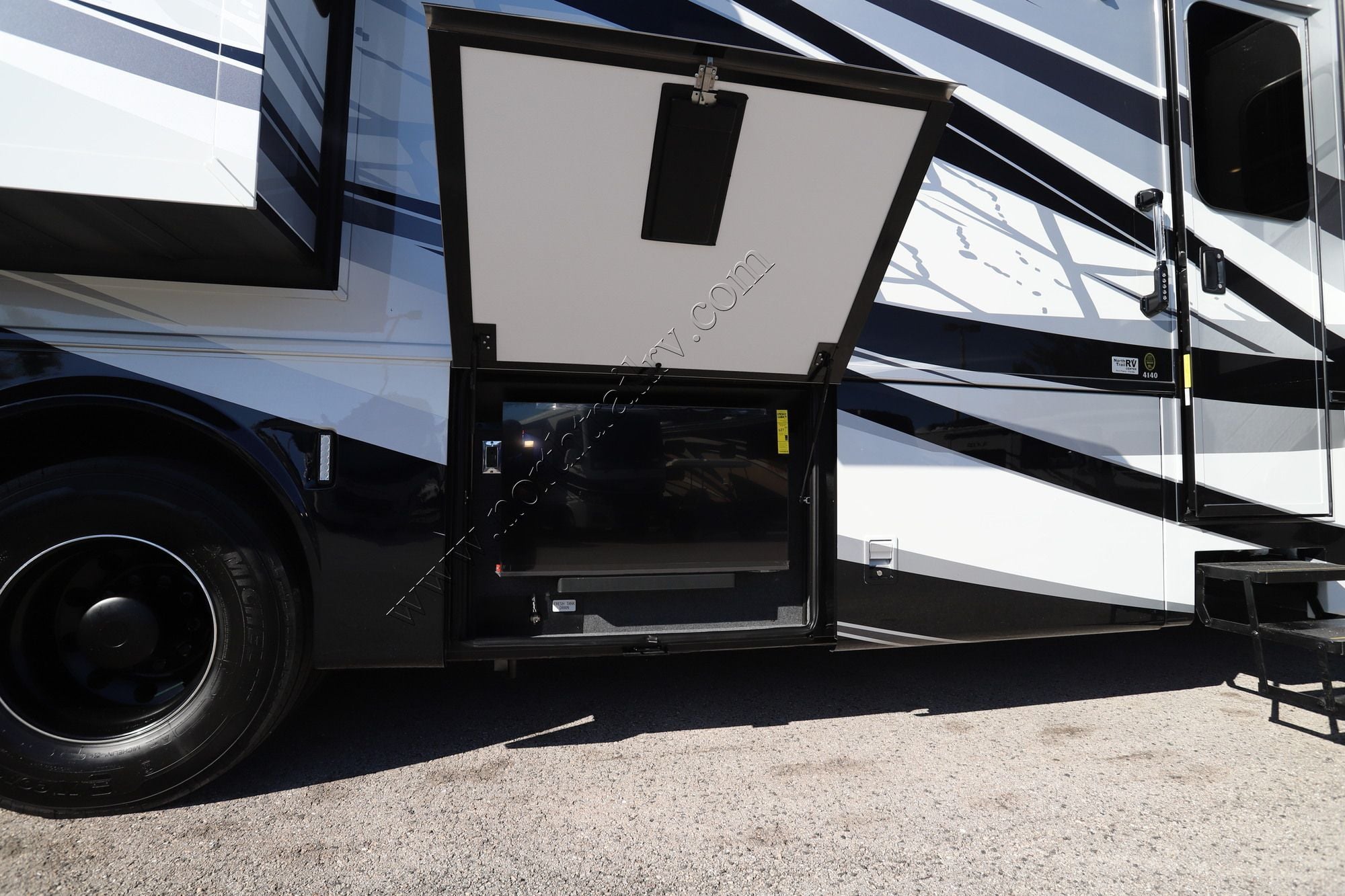 New 2027 Newmar Super Star 4140 Super C  For Sale