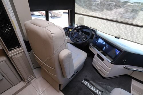 2027 Newmar London Aire 4540 Class A