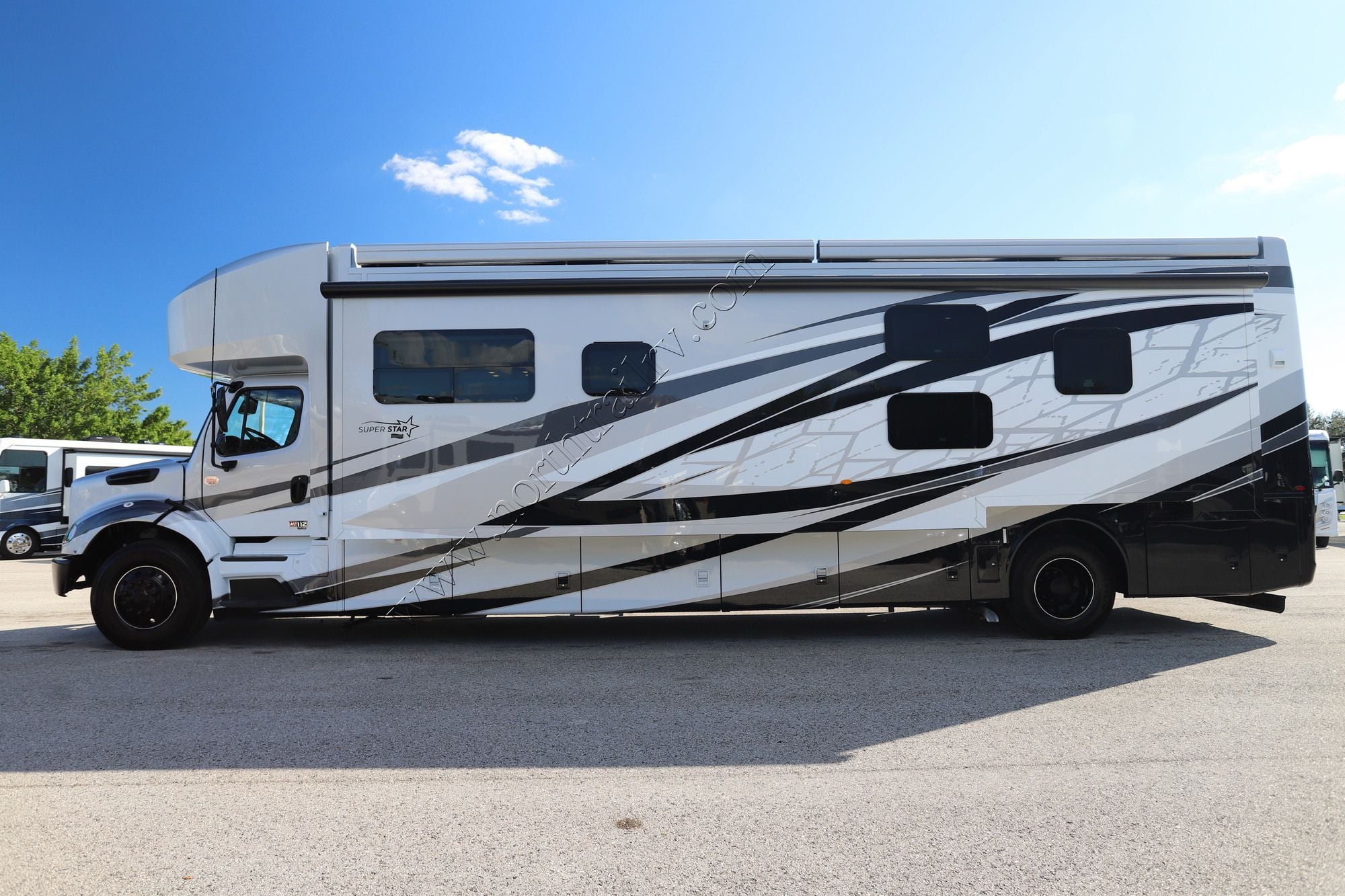 New 2027 Newmar Super Star 4140 Super C  For Sale
